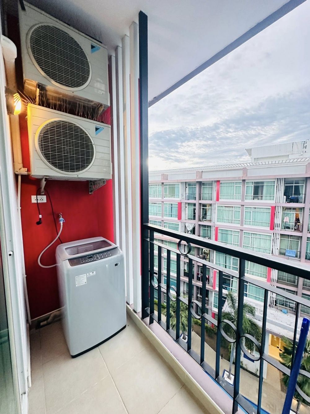 ขาย CC Condo Central Pattaya ซีซีคอนโด พัทยากลาง 1 ห้องนอน วิวสระ (2)