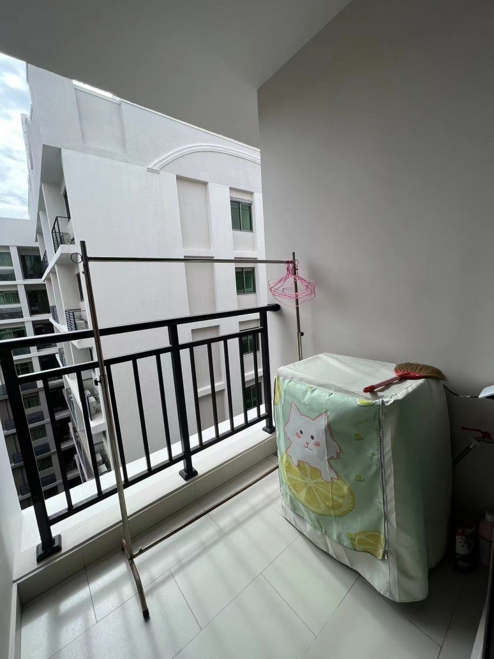 ขาย Arcadia Beach Continental Thappraya อะคาเดีย บีช คอนติเนนทอล ทัพพระยา 1 ห้องนอน วิวสระ (2)