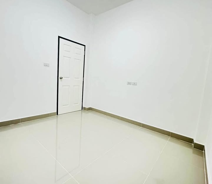 ขาย ทาวน์โฮมชั้นเดียว 2 ห้องนอน 2 ห้องน้ำ ใกล้ถนนสุขุมวิท