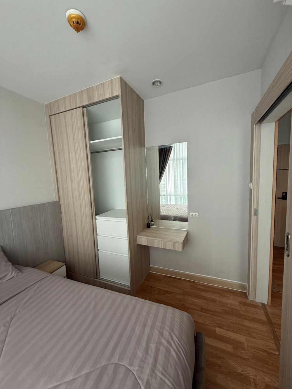 เดอะ ทวิน ทาวเวอร์ จอมเทียน