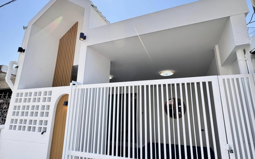 ขายทาวน์โฮม 2 ห้องนอน 1 ห้องน้ำ พัทยาติดสุขุมวิท (2)