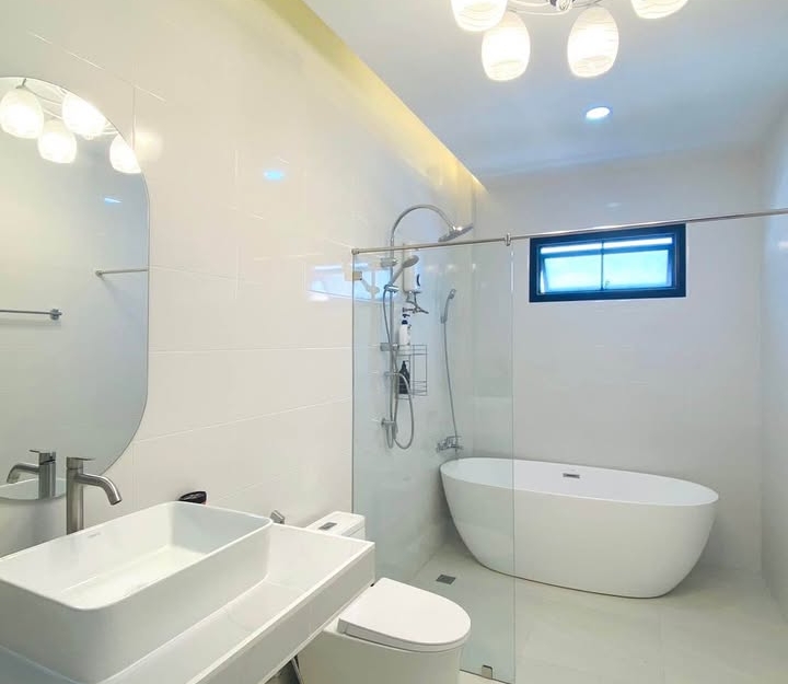 ให้เช่า Pool Villa 2 ชั้น 4 ห้องนอน 5 ห้องน้ำ ซอยสยาม