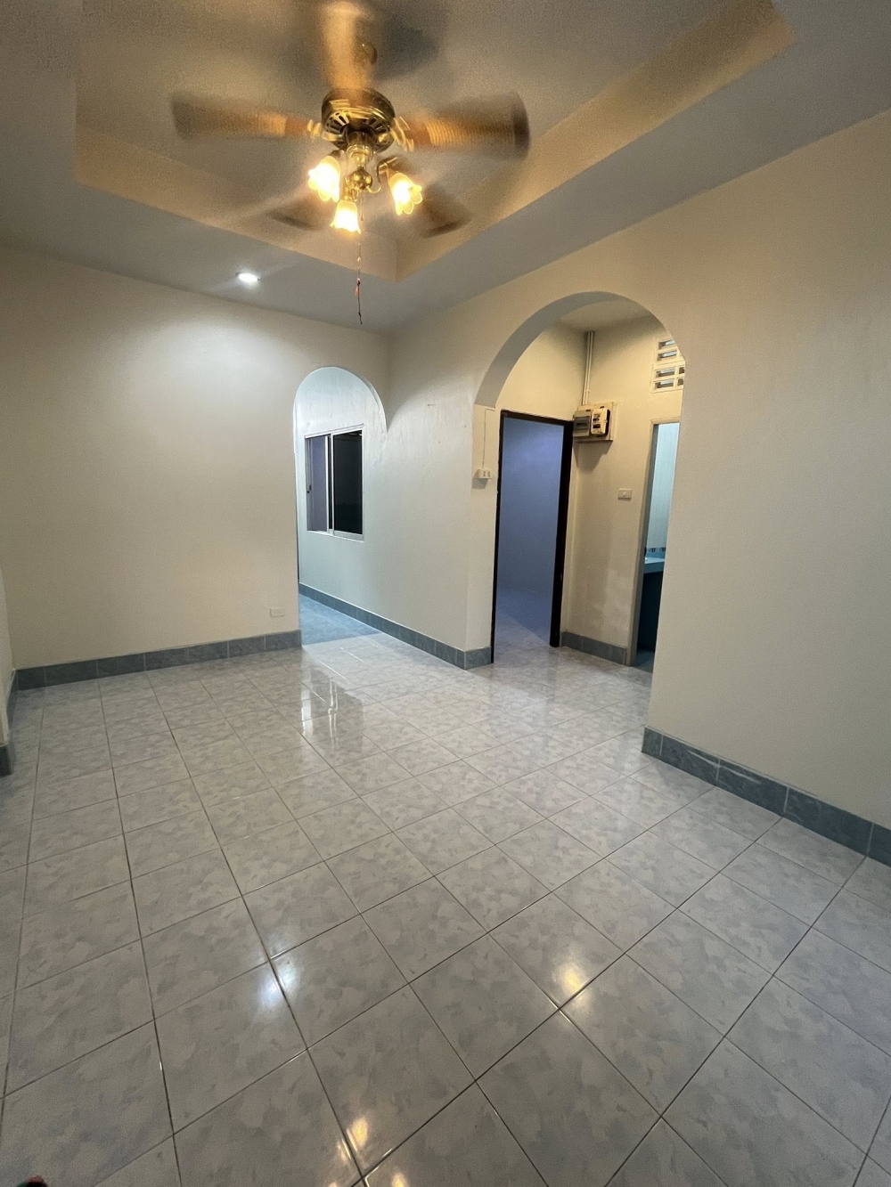 ขาย ทาวน์เฮ้าส์ 2 ห้องนอน 1 ห้องน้ำ เขาน้อย (2)