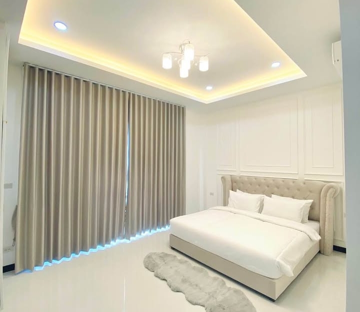 ให้เช่า Pool Villa 2 ชั้น 4 ห้องนอน 5 ห้องน้ำ ซอยสยาม