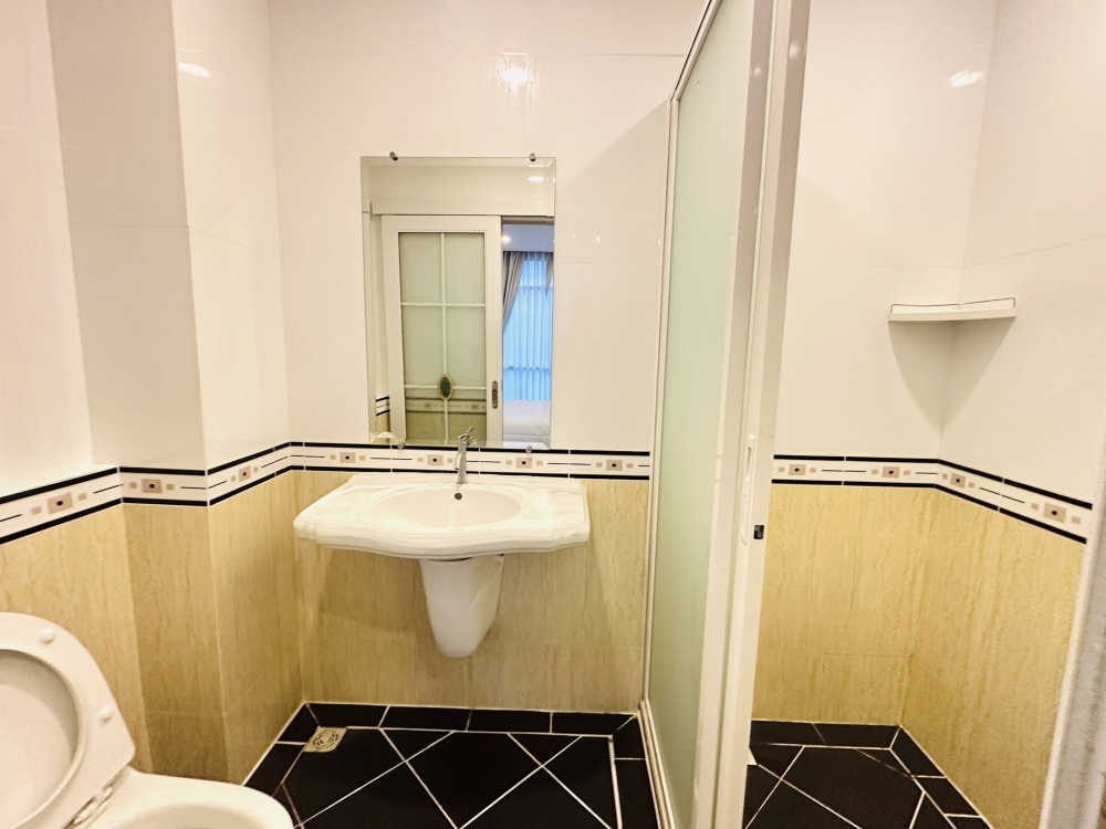 ขาย CC Condo Central Pattaya ซีซีคอนโด พัทยากลาง 1 ห้องนอน วิวสระ (2)