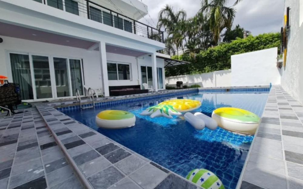 For rent Pool Villa 4 bedrooms 5 bathrooms Bang Saray
