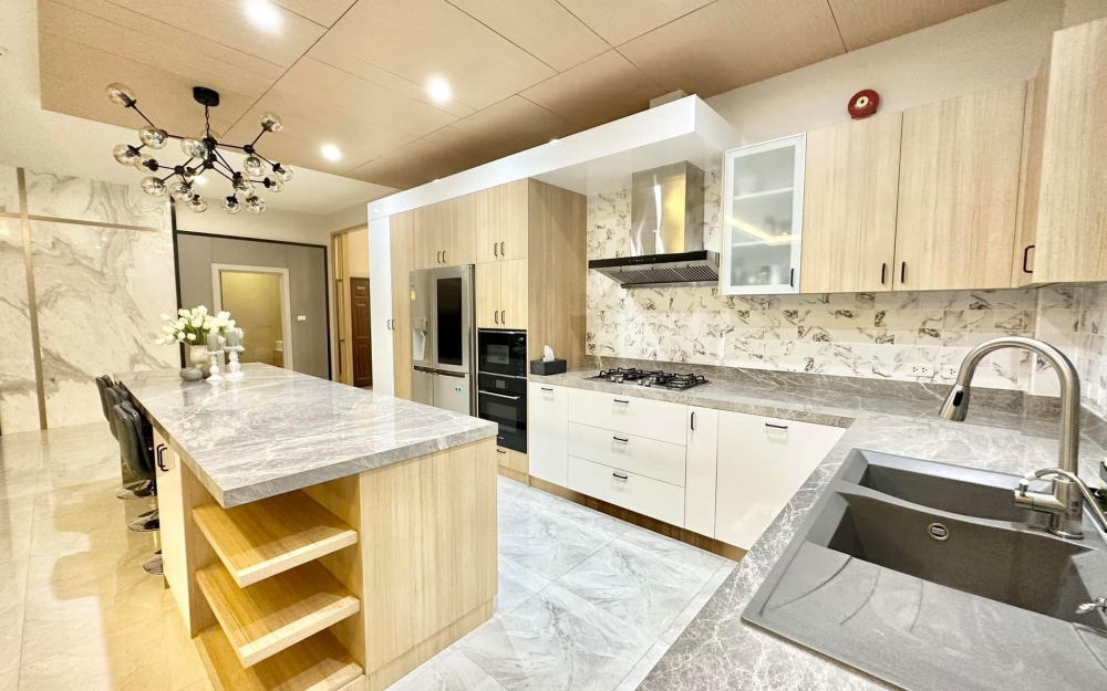 ขายบ้านเดี่ยวสไตล์โมเดิร์น 2 หลังในรั้วเดียวกัน 6 ห้องนอน 7 ห้องน้ำ ห้วยใหญ่ ติดเจ้าของ (3)