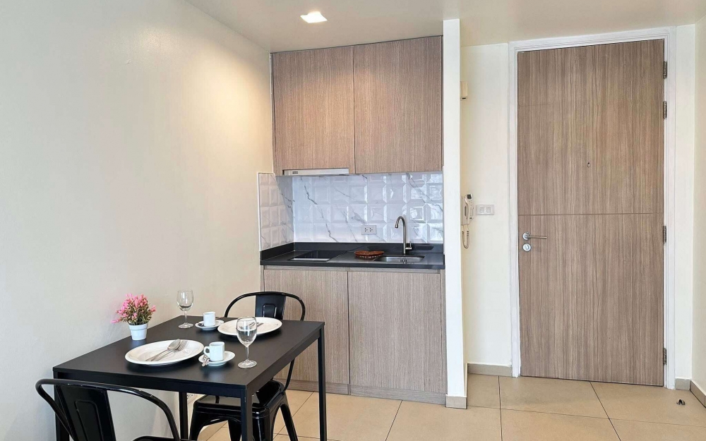 ขาย Unixx South Pattaya ยูนิกซ์ พัทยาใต้ 1 ห้องนอน วิวสระ (2)