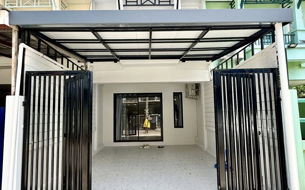 ขายทาวน์เฮ้าส์ 2 ชั้น 2 ห้องนอน 2 ห้องน้ำ ถนนสุขุมวิท (2)