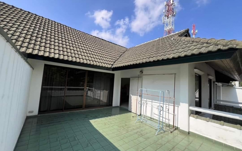 ขายบ้านทาวน์โฮม 3 ชั้นฝั่งทะเล 3 ห้องนอน 3 ห้องน้ำ บ้านอำเภอ นาจอมเทียน