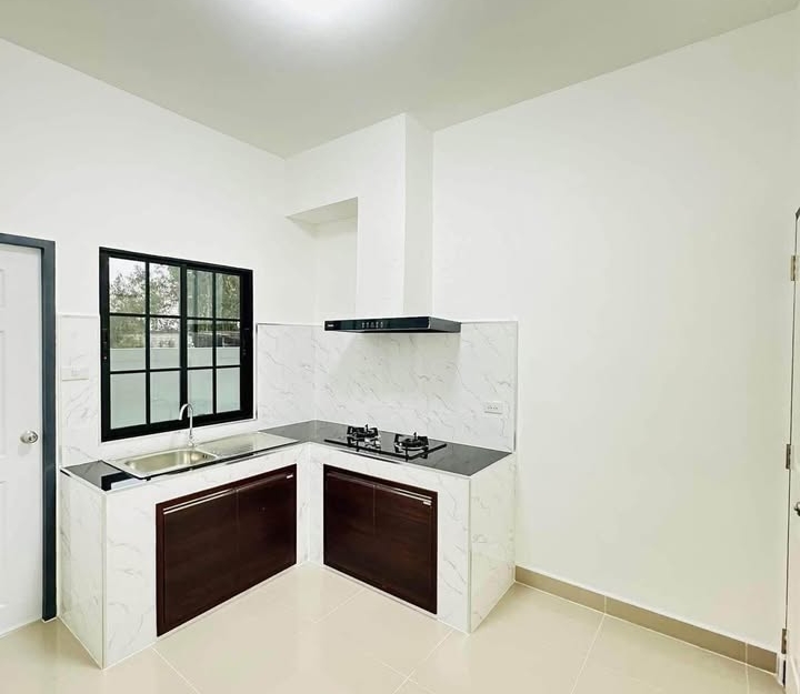 ขาย ทาวน์โฮมชั้นเดียว 2 ห้องนอน 2 ห้องน้ำ ใกล้ถนนสุขุมวิท