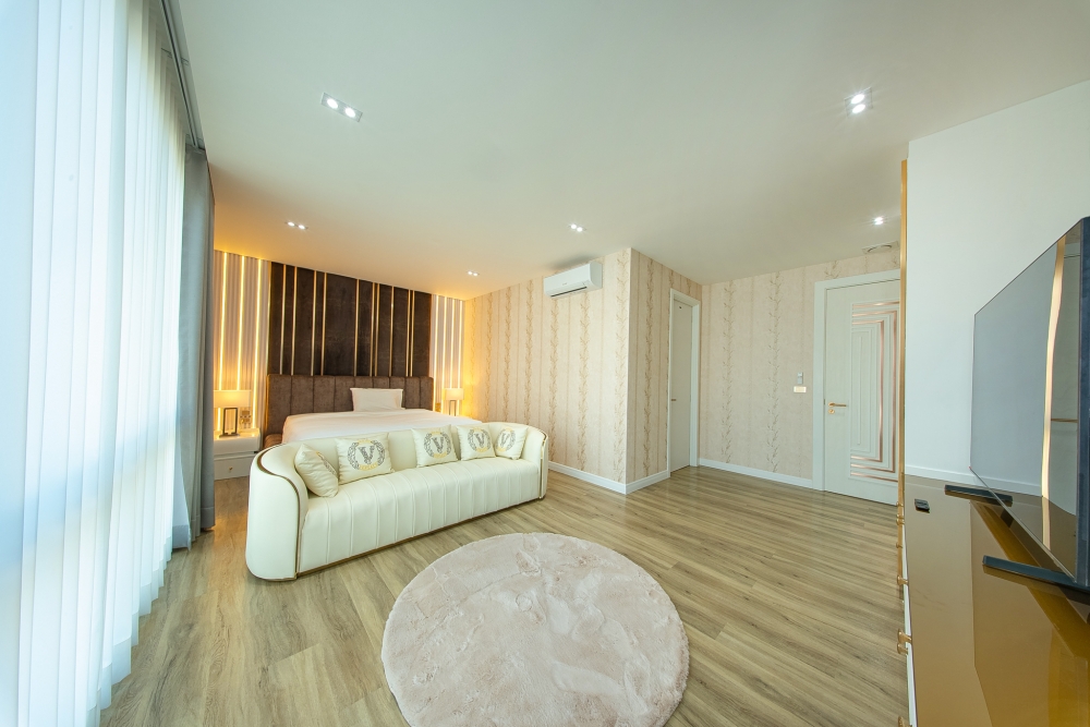 ขาย Pool Villa 2 ชั้น 7 ห้องนอน 8 ห้องน้ำ จอมเทียน