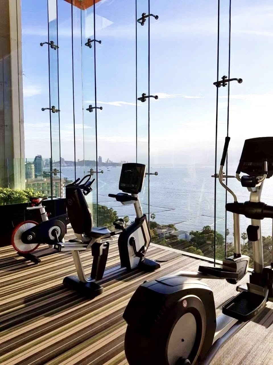 ขายพร้อมผู้เช่า Riviera Wongamat ริเวียร่า วงศ์อมาตย์ Studio วิวเมือง (3)