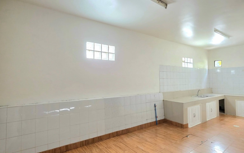 ขายอาคารพาณิชย์ 4 ชั้น 9 ห้องนอน 10 ห้องน้ำ ซอยปูเป็น จอมเทียน (2)