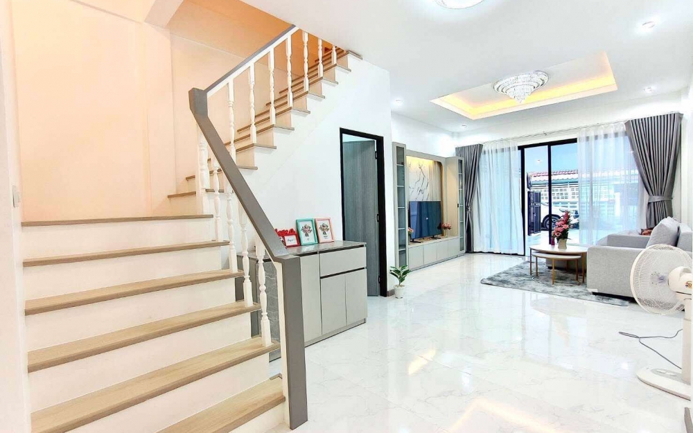 ขายทาวน์โฮม 2 ชั้น 2 ห้องนอน ซอยสยามคันทรีคลับ (2)