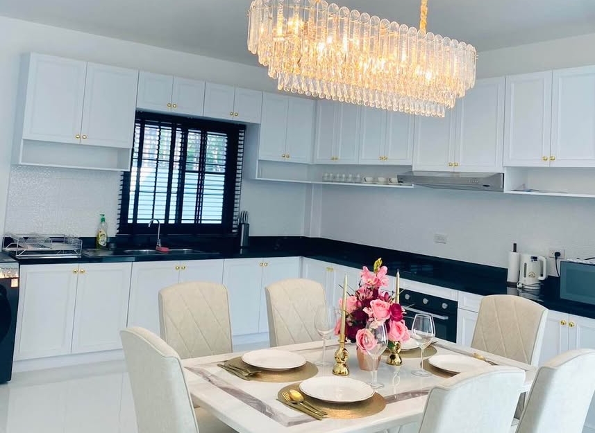 ให้เช่า Pool Villa 2 ชั้น 4 ห้องนอน 5 ห้องน้ำ ซอยสยาม