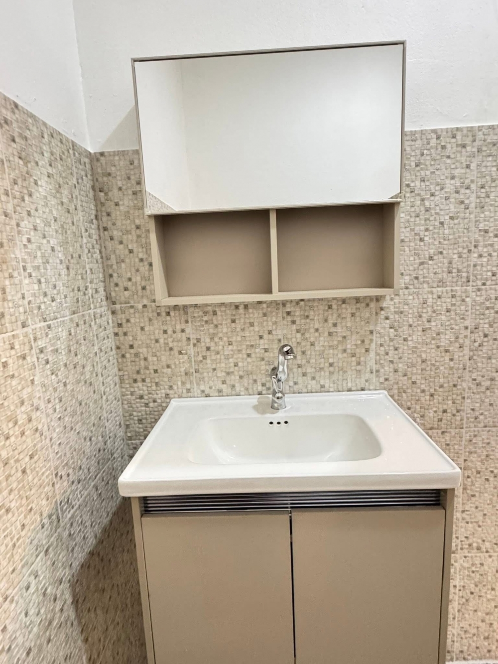 ขาย ทาวน์เฮ้าส์ 2 ห้องนอน 1 ห้องน้ำ เขาน้อย