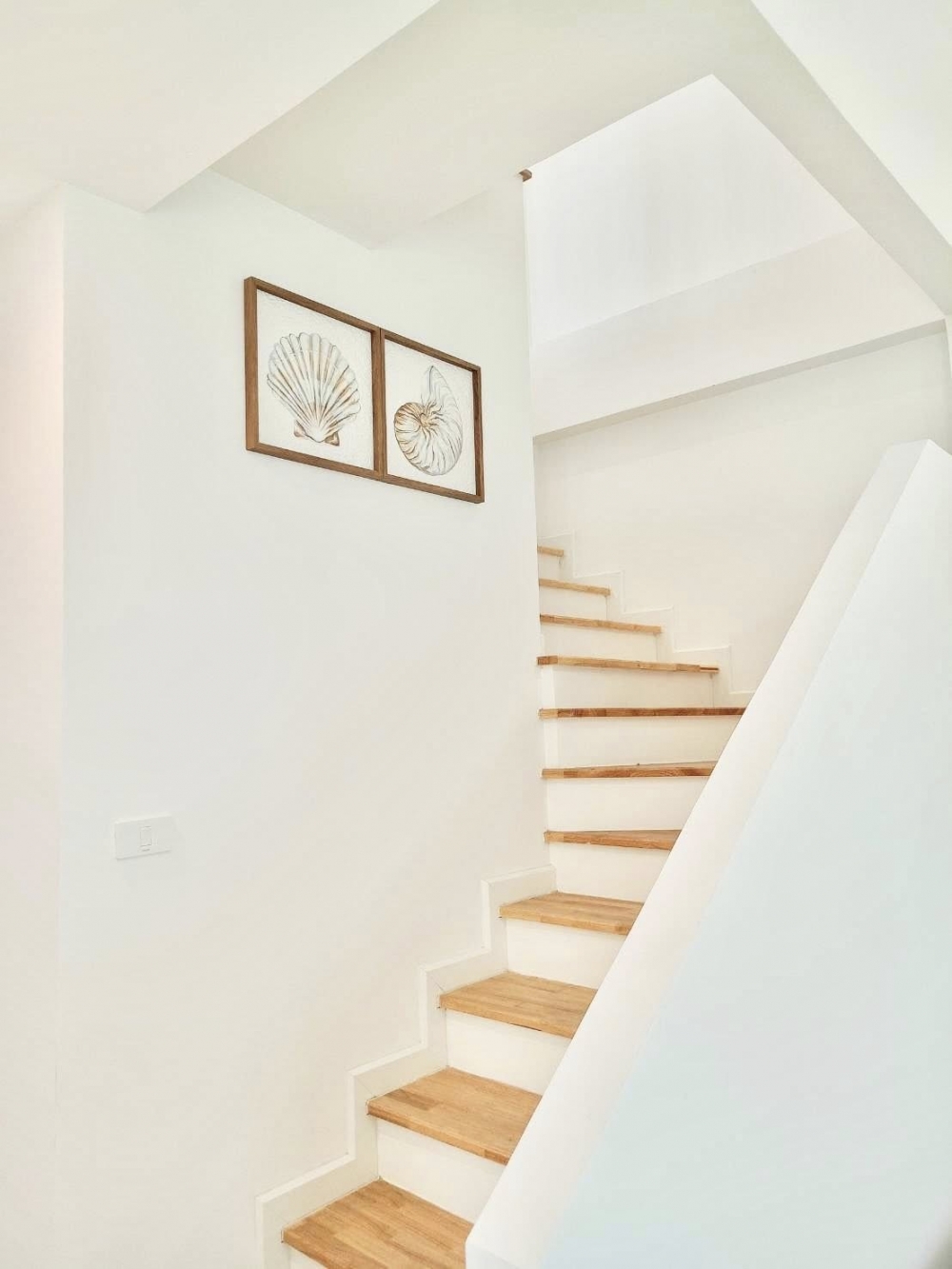 ให้เช่า บ้านเดี่ยว 2 ชั้น 3 ห้องนอน 1 ห้องน้ำ ห้วยใหญ่