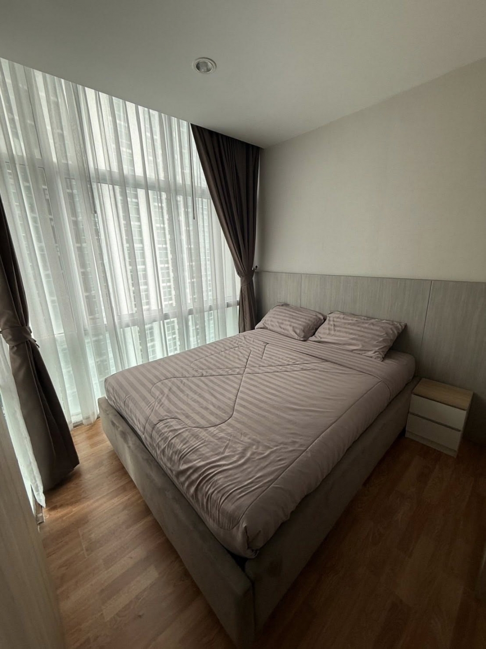 เดอะ ทวิน ทาวเวอร์ จอมเทียน