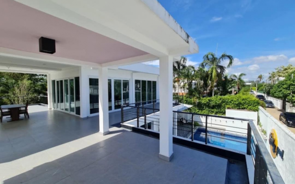 For rent Pool Villa 4 bedrooms 5 bathrooms Bang Saray