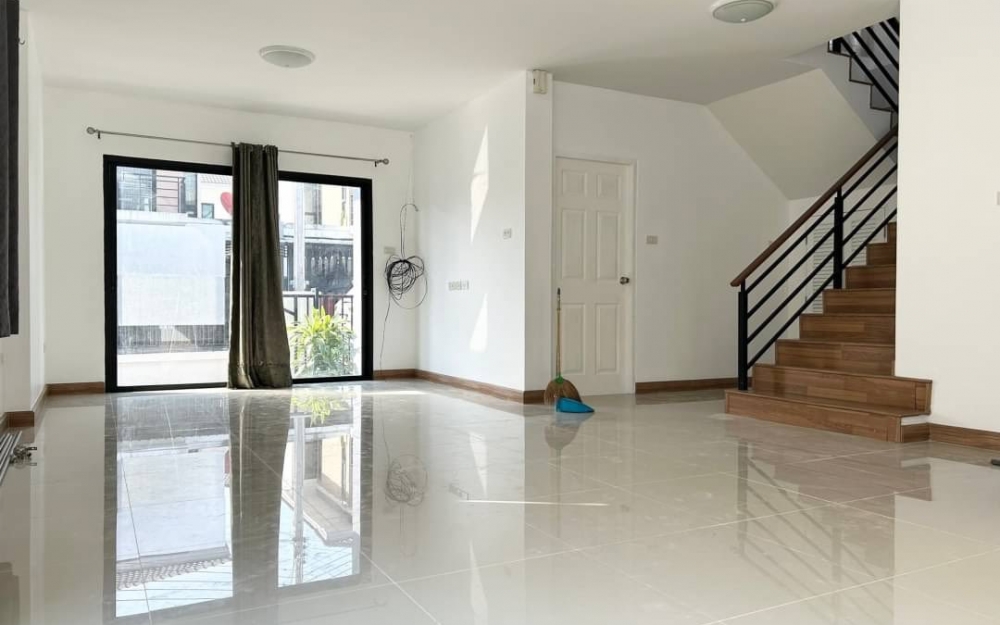 ขายบ้านแฝด 2 ชั้น 3 ห้องนอน 3 ห้องน้ำ บึงวรกิจ (1)