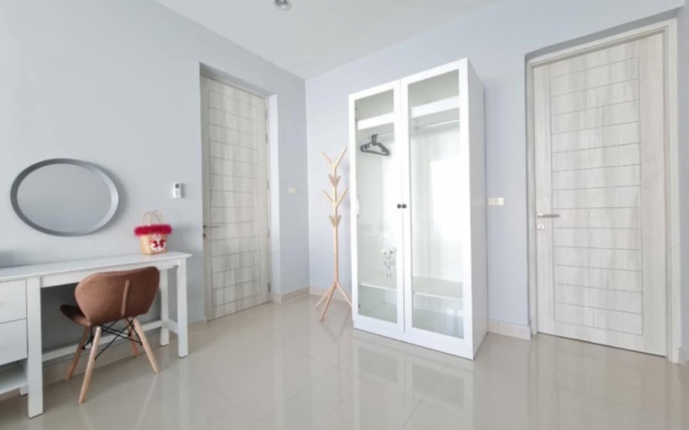 For rent Pool Villa 4 bedrooms 5 bathrooms Bang Saray