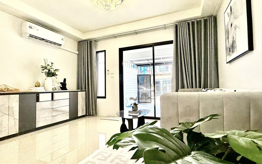 ขายทาวน์เฮ้าส์ 2 ชั้น 2 ห้องนอน 2 ห้องน้ำ ถนนสุขุมวิท (2)