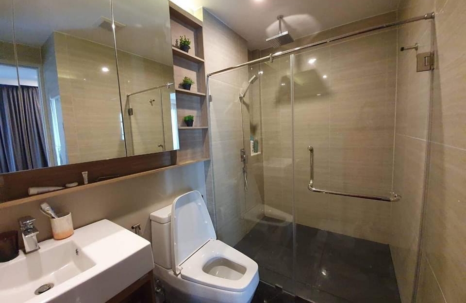 ขายพร้อมผู้เช่า Aeras ติดหาดจอมเทียน 1 ห้องนอน ชั้น 7 วิวทะเล