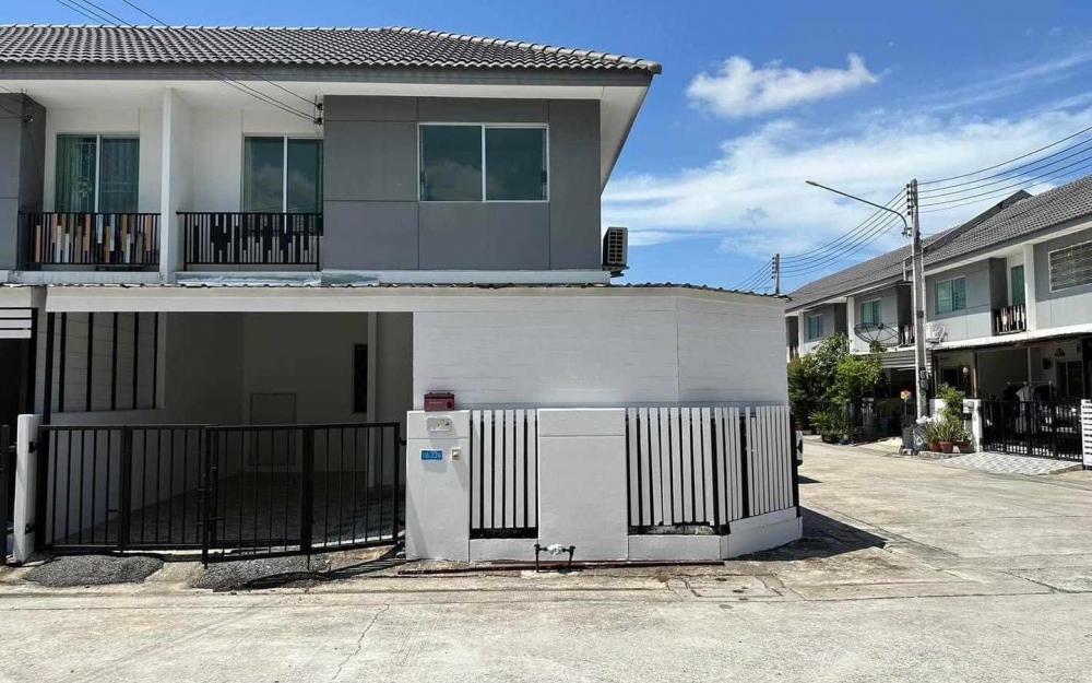 ขายพร้อมผู้เช่า ทาวน์โฮม 2 ชั้น หลังมุม 3 ห้องนอน 2 ห้องน้ำ เครือสหพัฒน์-ศรีราชา