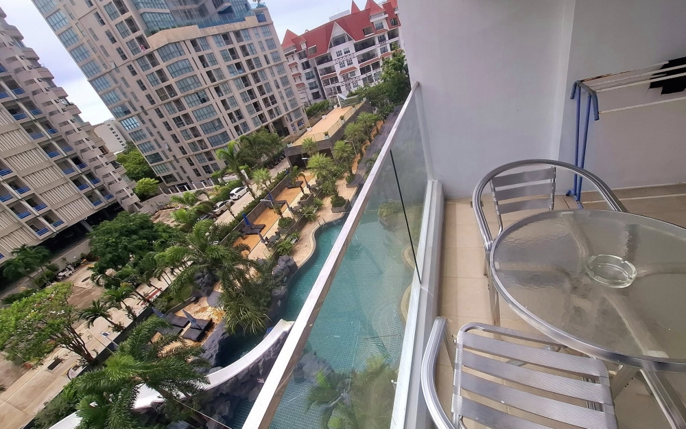 ให้เช่า The Cliff Pratumnak เดอะ คลิฟ พระตำหนัก 1 ห้องนอน วิวสระ