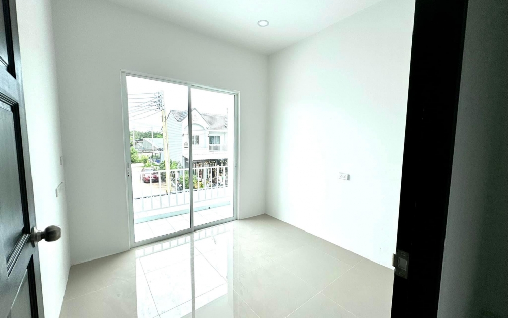 ขายทาวน์โฮม 2 ชั้น 3 ห้องนอน 2 ห้องน้ำ ซ.สยามคันทรีคลับ ใกล้ตลาดไร่วนาสินธ์ ติดเจ้าของ