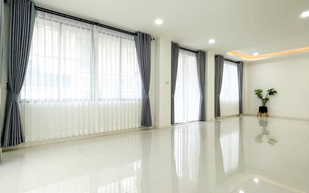 ขายบ้านเดี่ยว 2 ชั้น 4 ห้องนอน 2 ห้องน้ำ ศรีราชา-อัสสัมชัญ (1)