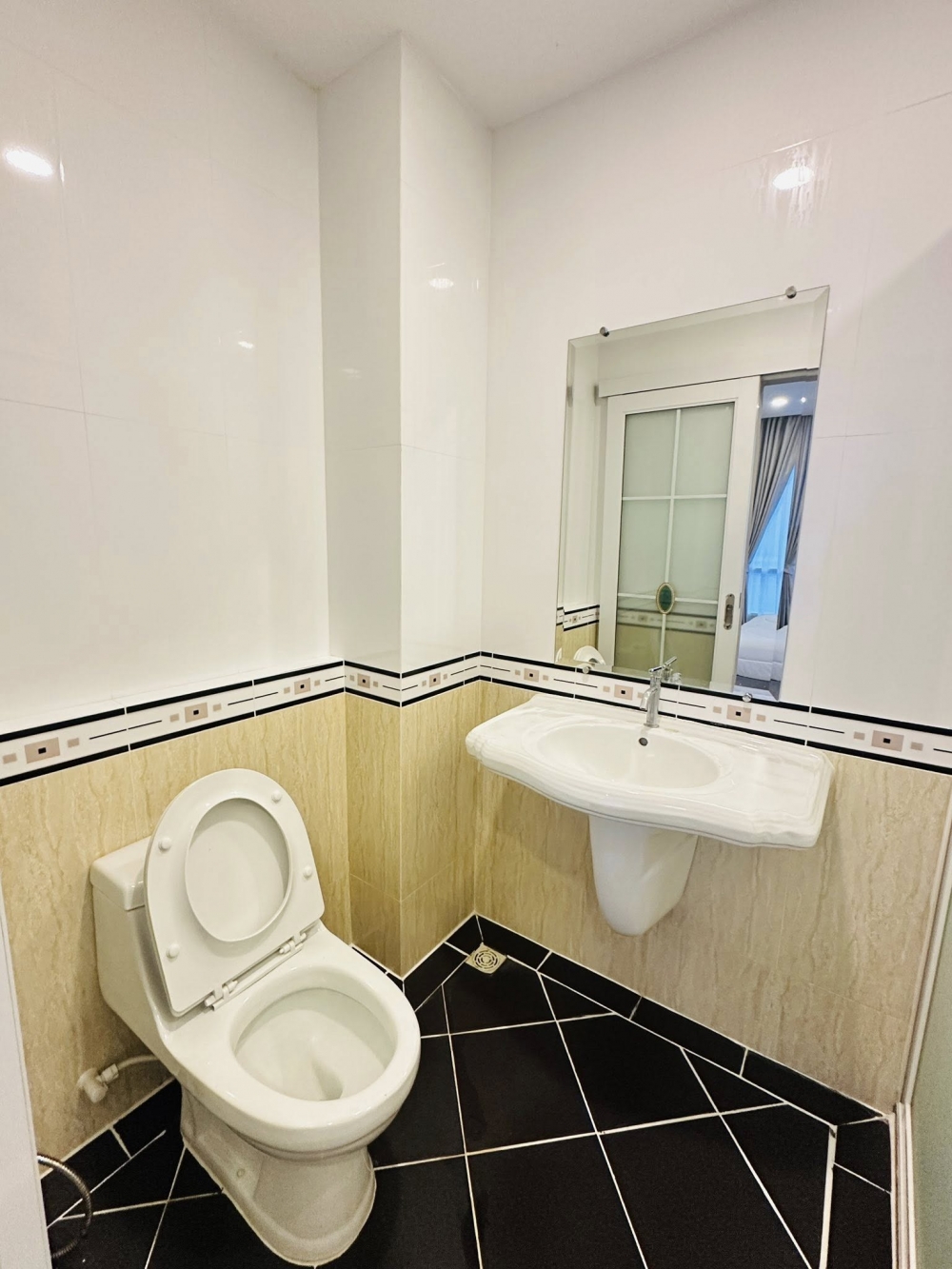 ขาย CC Condo Central Pattaya ซีซีคอนโด พัทยากลาง 1 ห้องนอน วิวสระ (2)