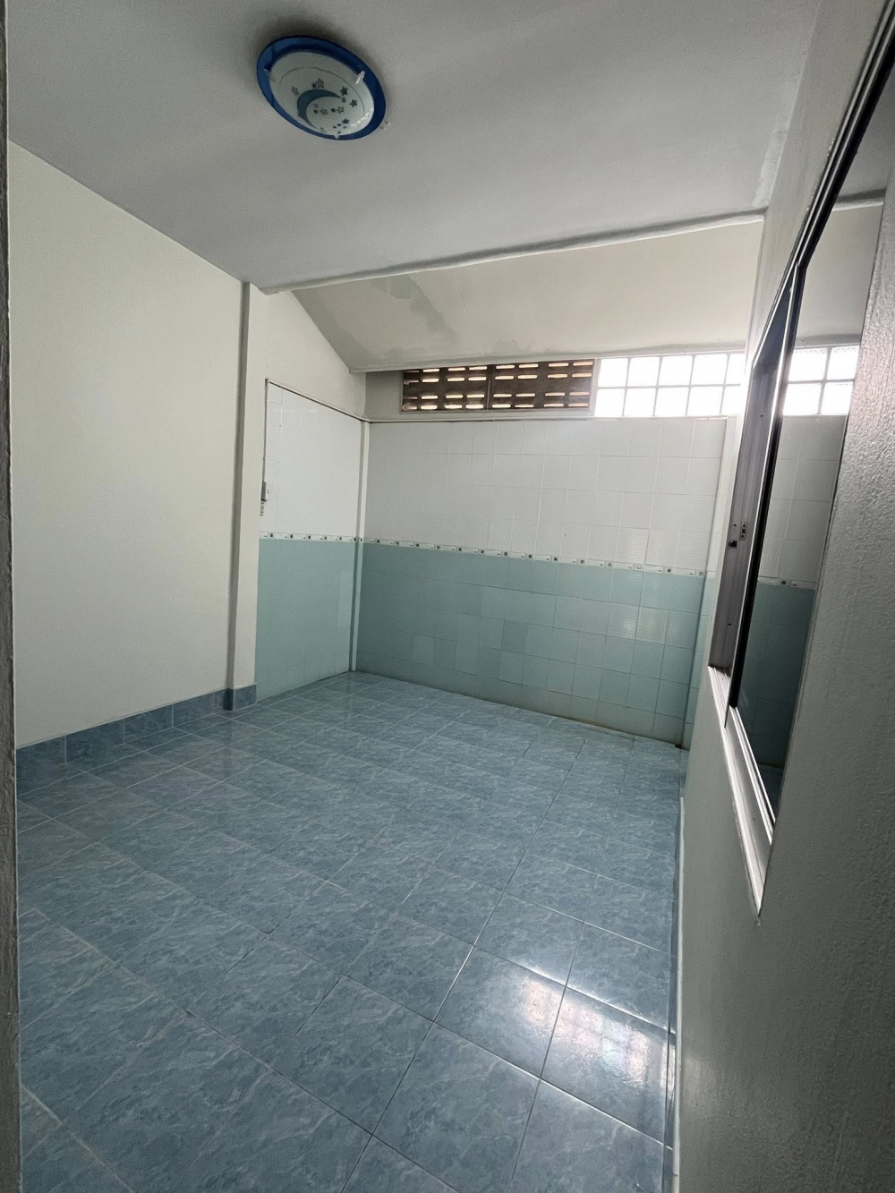 ขาย ทาวน์เฮ้าส์ 2 ห้องนอน 1 ห้องน้ำ เขาน้อย (2)