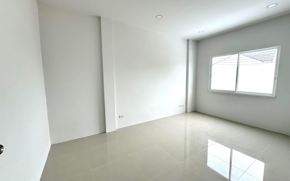 ขายทาวน์โฮม 2 ชั้น 3 ห้องนอน 2 ห้องน้ำ ซ.สยามคันทรีคลับ ใกล้ตลาดไร่วนาสินธ์ ติดเจ้าของ