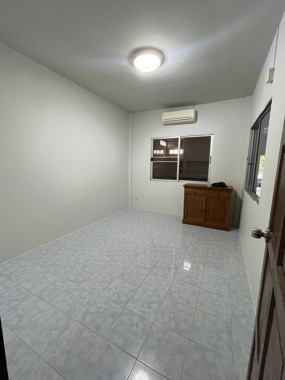 ขาย ทาวน์เฮ้าส์ 2 ห้องนอน 1 ห้องน้ำ เขาน้อย (2)