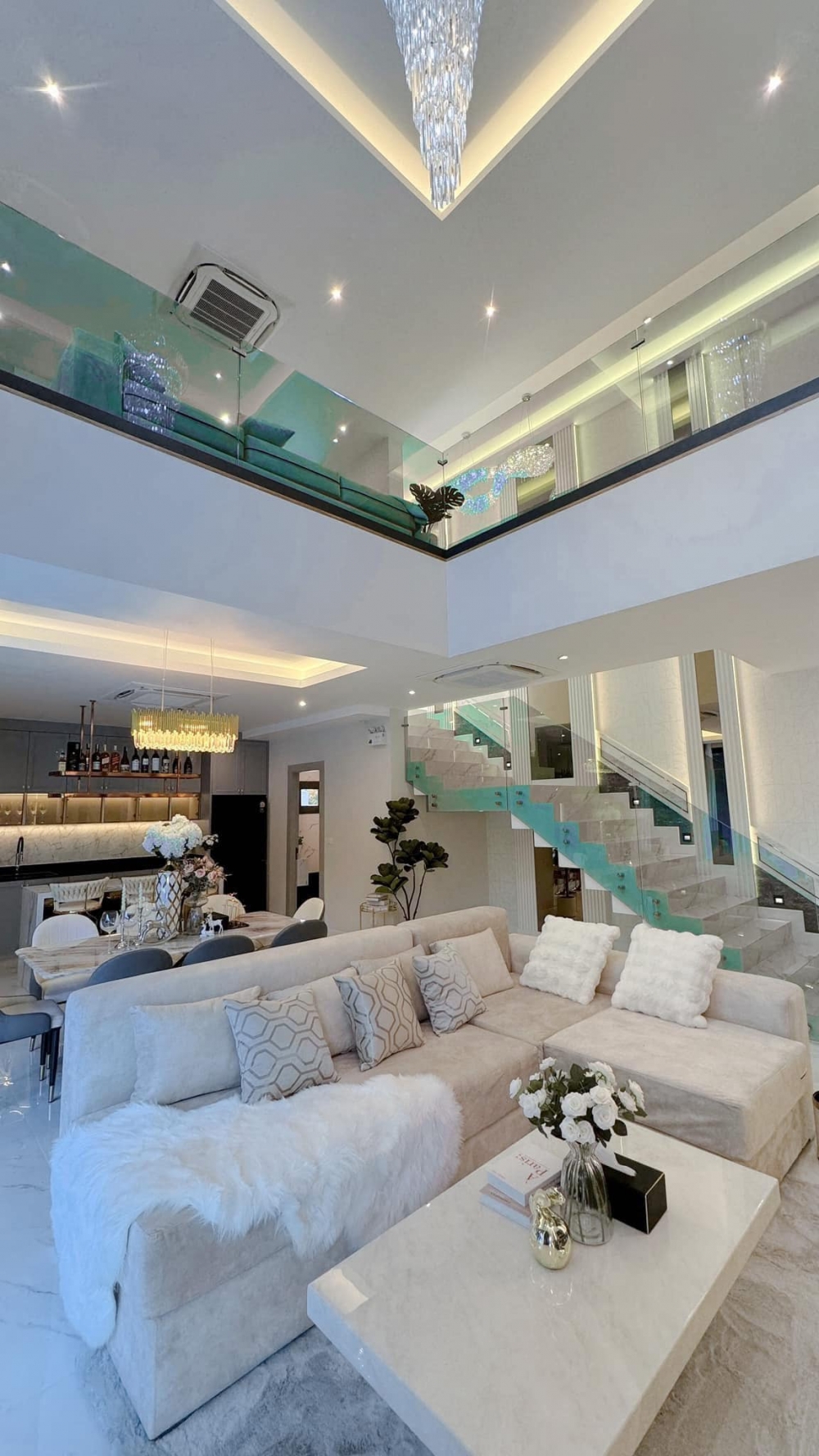 ให้เช่า Pool Villa 2 ชั้น 4 ห้องนอน 5 ห้องน้ำ ใกล้หาดจอมเทียน