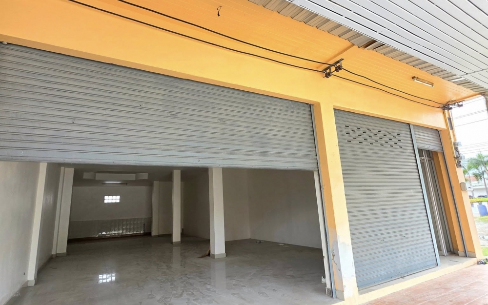 ให้เช่าอาคารพาณิชย์ 4 ชั้น 9 ห้องนอน 10 ห้องน้ำ ซอยปูเป็น จอมเทียน