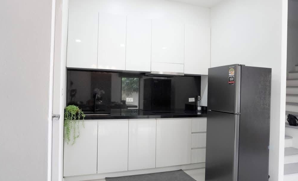 ขาย ทาวน์โฮม 3 ชั้น 4 ห้องนอน 3 ห้องน้ำ พัทยา (3)