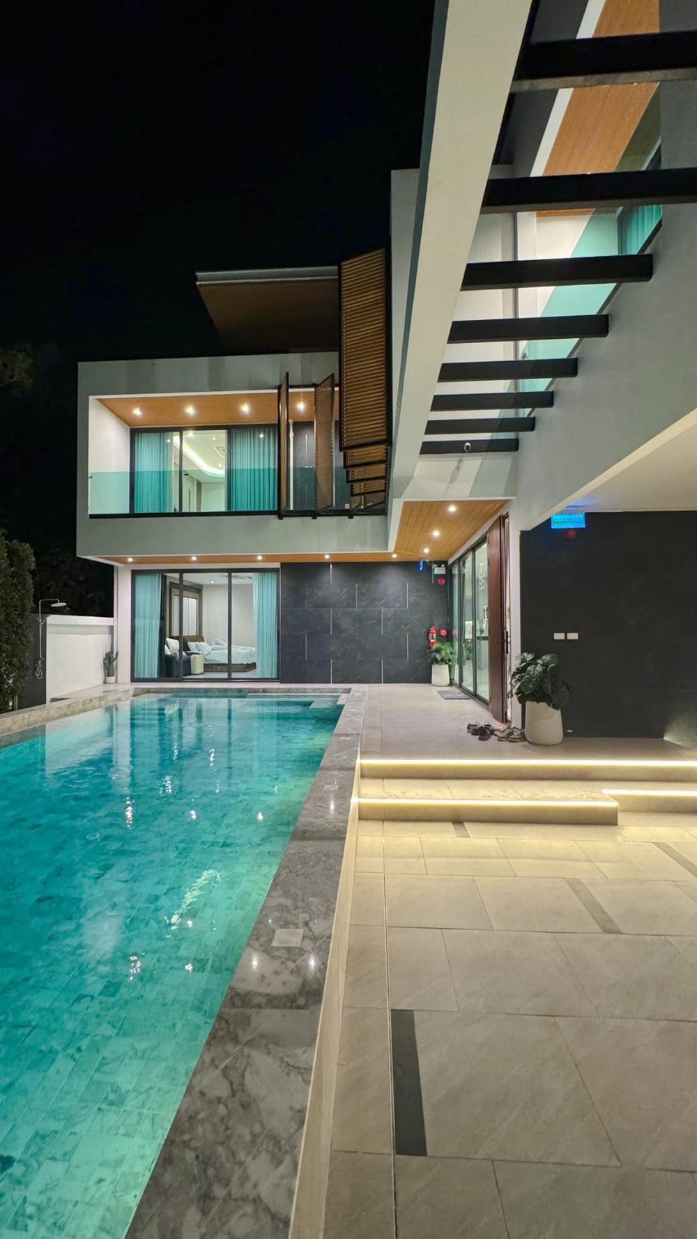 ให้เช่า Pool Villa 2 ชั้น 4 ห้องนอน 5 ห้องน้ำ ใกล้หาดจอมเทียน