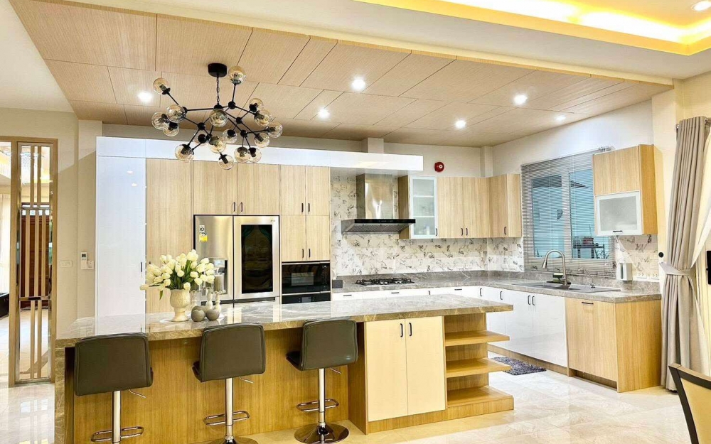 ให้เช่าพูลวิลล่า 6 ห้องนอน ห้วยใหญ่