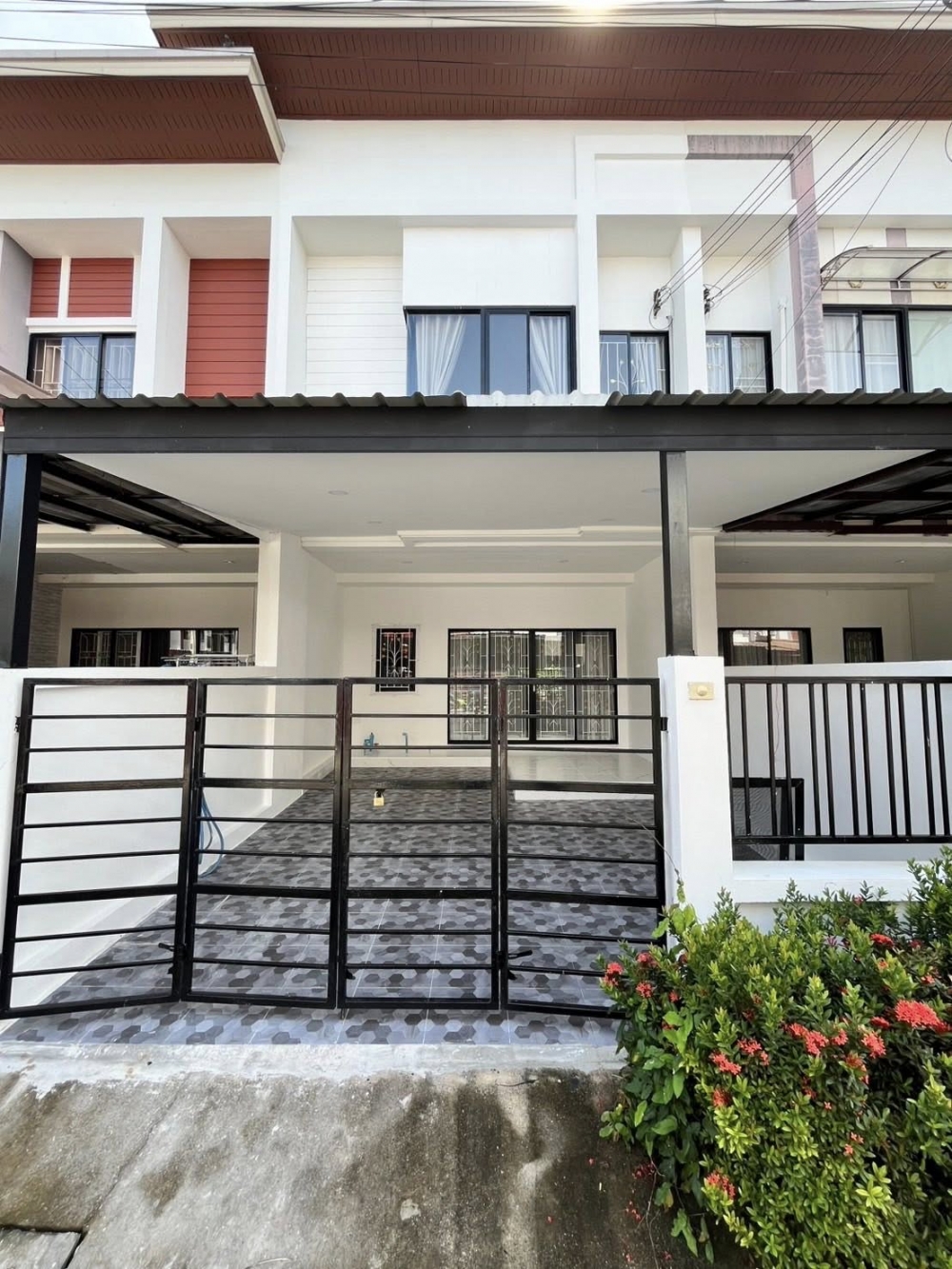 ขาย Town Home 2 ชั้น 3 ห้องนอน 3 ห้องน้ำ เนินพลับหวาน (2)