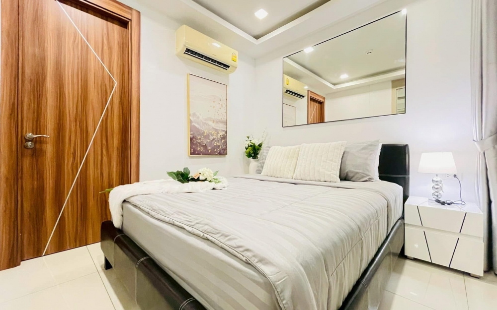 ขาย Arcadia Beach Resort Pattaya อะคาเดีย บีช รีสอร์ท พัทยา 1 ห้องนอน วิวสระ (2)