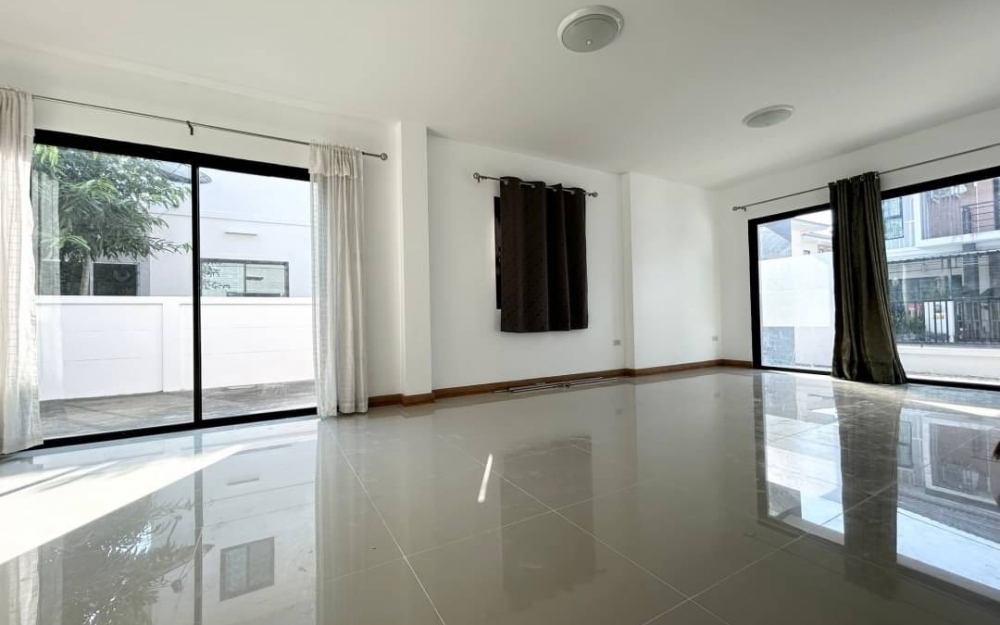 ขายบ้านแฝด 2 ชั้น 3 ห้องนอน 3 ห้องน้ำ บึงวรกิจ (1)