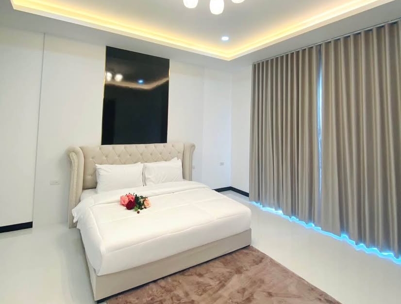 ให้เช่า Pool Villa 2 ชั้น 4 ห้องนอน 5 ห้องน้ำ ซอยสยาม