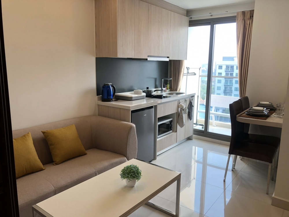 ขาย Arcadia Beach Resort Pattaya อะคาเดีย บีช รีสอร์ท พัทยา 1 ห้องนอน วิวสระ (2)