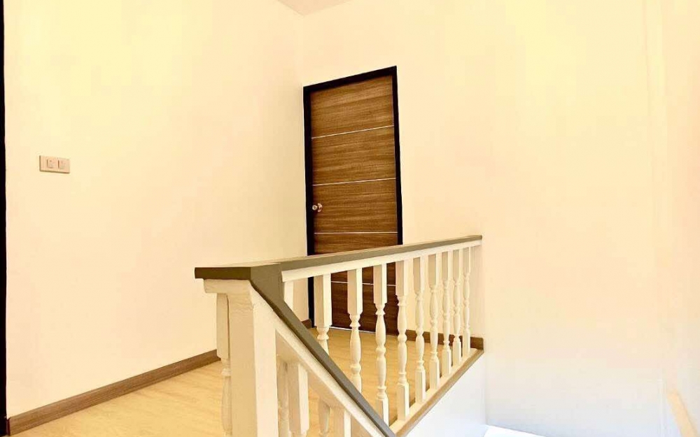 ขายทาวน์โฮม 2 ชั้น 2 ห้องนอน ซอยสยามคันทรีคลับ (2)