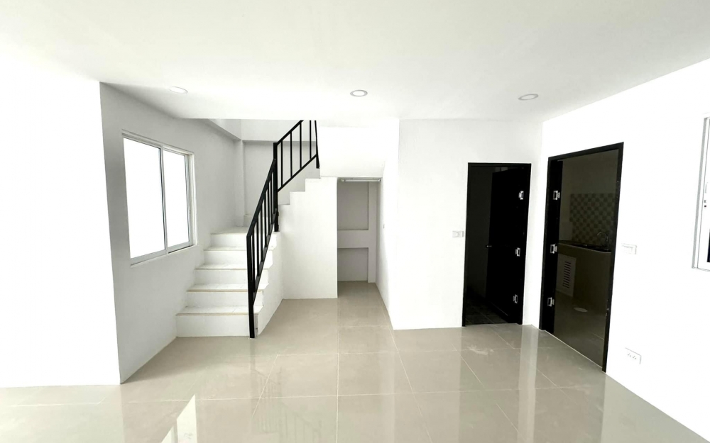 ขายทาวน์โฮม 2 ชั้น 3 ห้องนอน 2 ห้องน้ำ ซ.สยามคันทรีคลับ ใกล้ตลาดไร่วนาสินธ์ ติดเจ้าของ