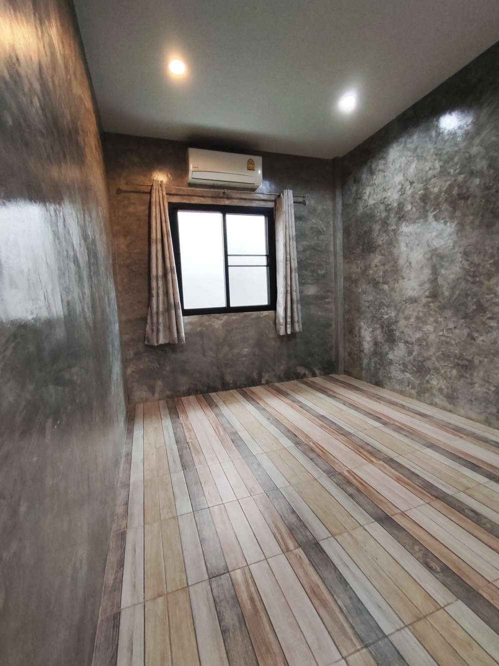 ให้เช่า บ้าน 5 ห้องนอน 4 ห้องน้ำ พัทยา