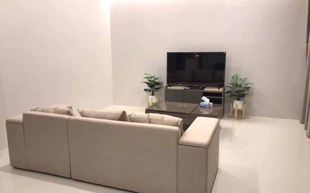 ขายพร้อมผู้เช่าบ้าน Pool Villa 3 ห้องนอน 2 ห้องน้ำ ใกล้โรงเรียนนานาชาติรีเจนท์ หนองปลาไหล (2)